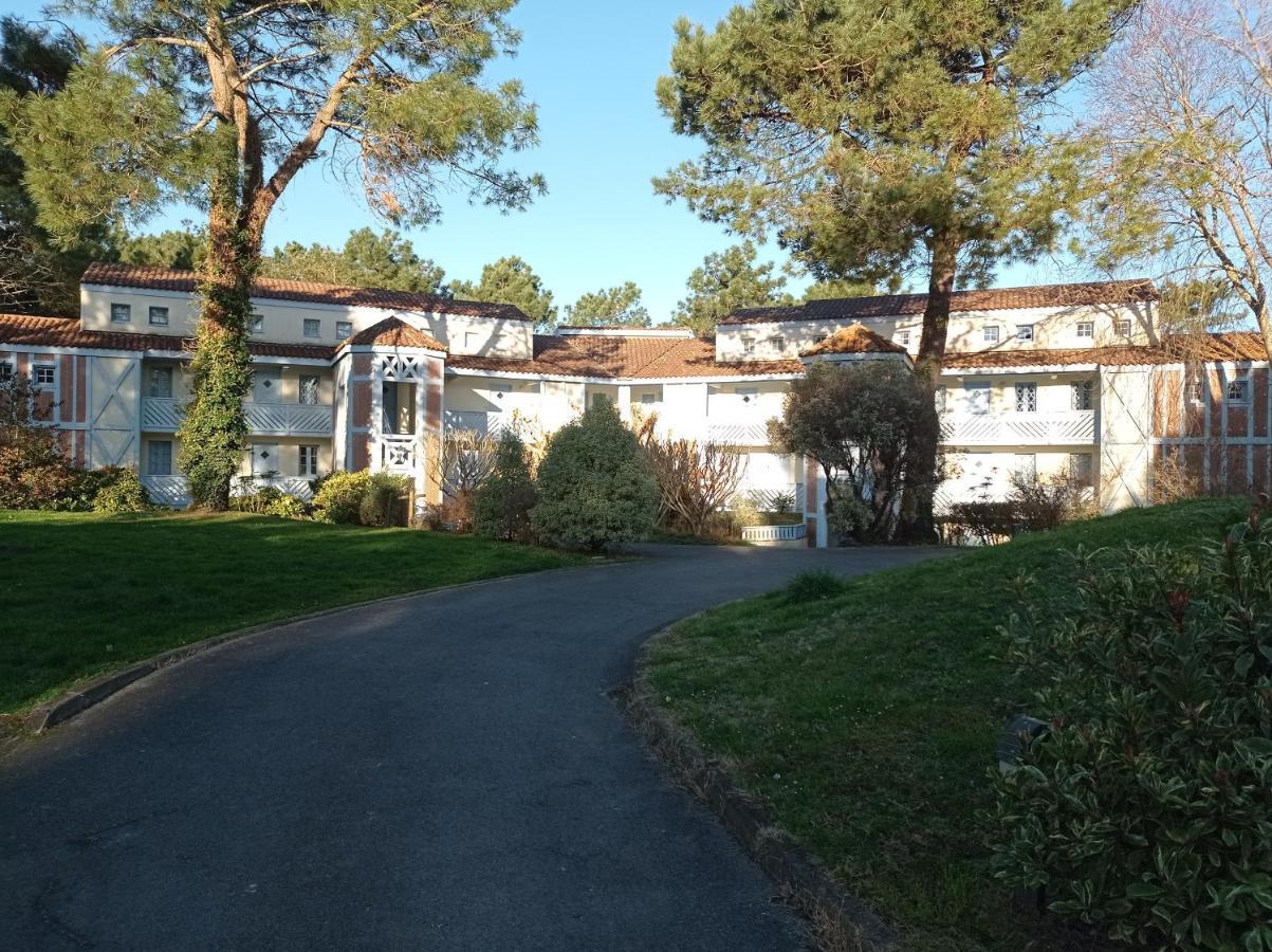 Vue Golf Dans Residence Nature "Sympalappart" Мольетс-е-Маа Екстериор снимка